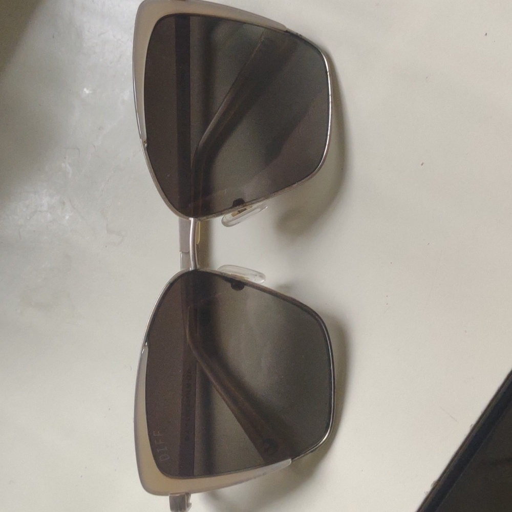 Diff Princess Leia Sunglasses